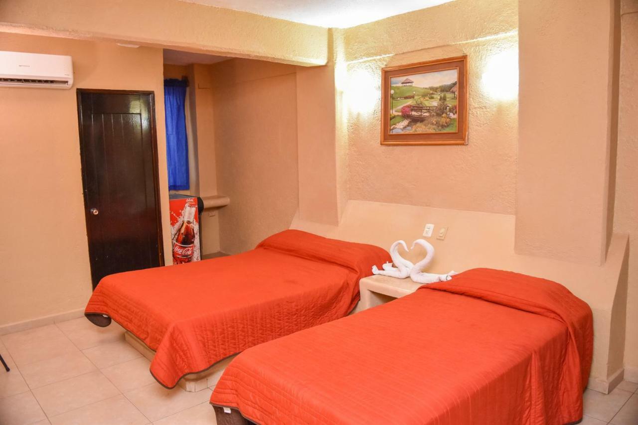 Hotel Gaby Inn Сиуатанехо Экстерьер фото