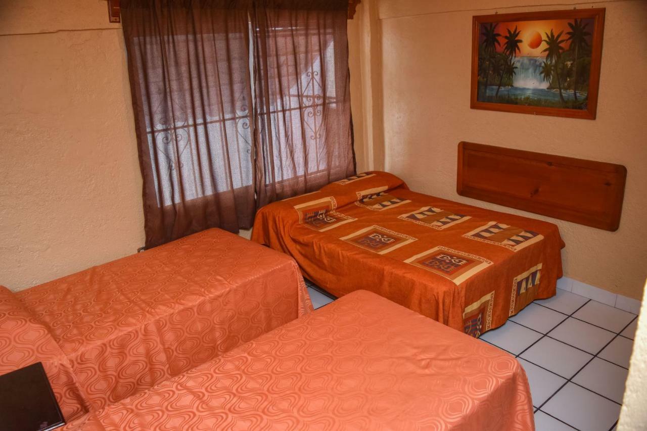 Hotel Gaby Inn Сиуатанехо Экстерьер фото
